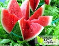 辽宁凌海陆地小拱棚西瓜开始上市