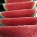 8424冰糖麒麟西瓜大量上市，皮薄，糖度达到13，口感极佳，质量保证