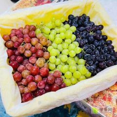 新疆三拼葡萄夏黑+玻璃翠+无核白净果4斤顺丰冷链