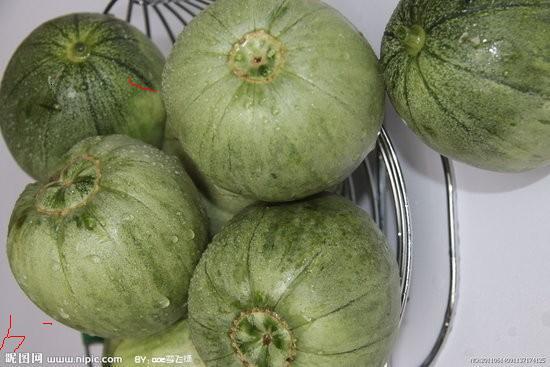 昌乐县西甜瓜上市,受雨雪影响销量不佳